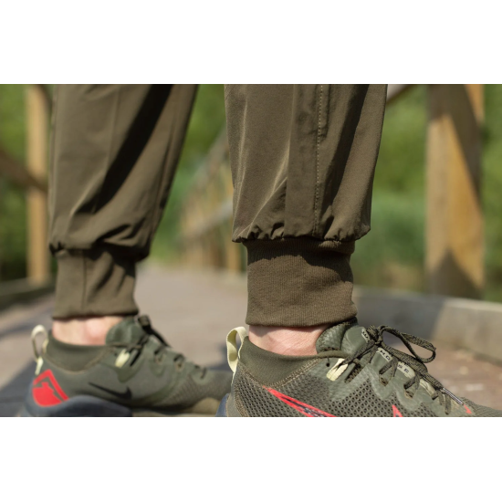 Pantaloni Korda Ultralite Joggers, Olive, Small Pantaloni Korda Ultralite Joggers, Olive, Small