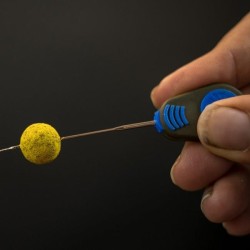 Croșetă pentru boilies Korda, 7cm, Albastră