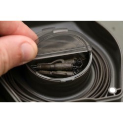 Cutie pentru varnișuri/tuburi antitangle Korda Compact Tubing Box, 9x9x2cm