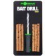 Set Burghiu Korda Bait Drill 4mm + 6x Batoane de plută Korda Cork Sticks 4mm Set Burghiu Korda Bait Drill 4mm + 6x Batoane de plută Korda Cork Sticks 4mm