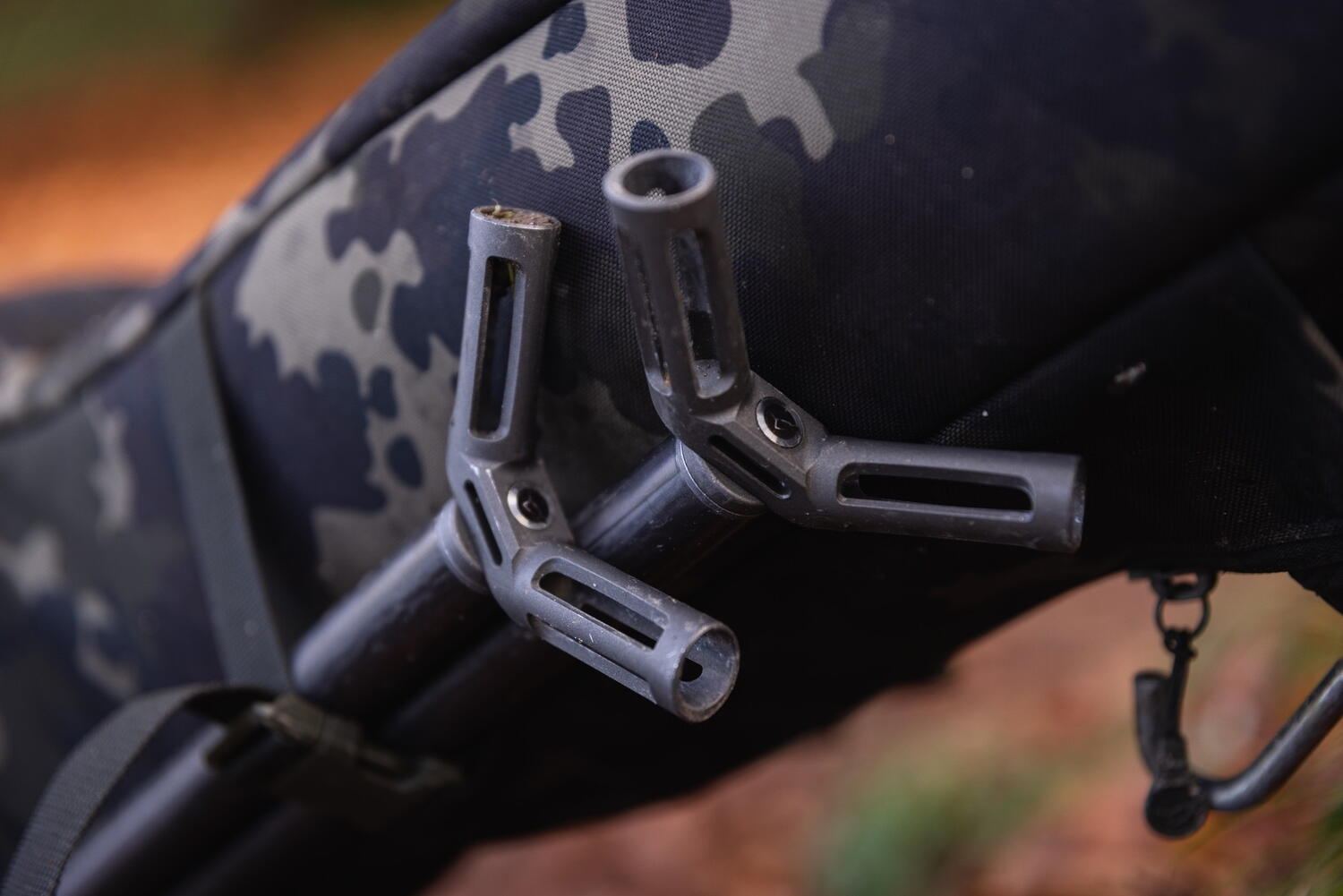 Husă individuală Korda Compac, Dark Camo, 1 compartiment, 212cm