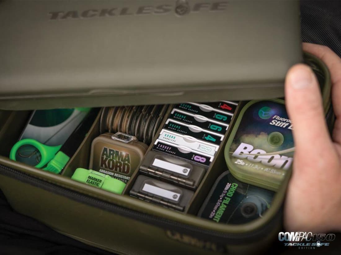Geantă pentru accesorii + tavă internă Korda Compac 150 Tackle Safe Edition, 26x16x11cm