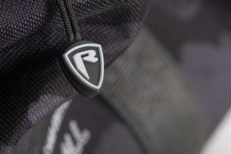 GEANTĂ FOX RAGE VOYAGER® CAMO MEDIUM HOLDALL
