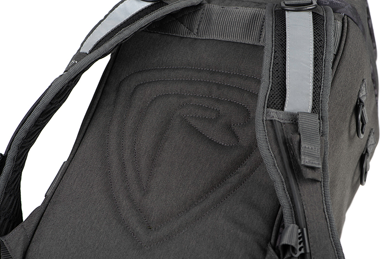 Rucsac + 4x cutii Fox Rage Street Fighter Rucksack, 20x45x20cm