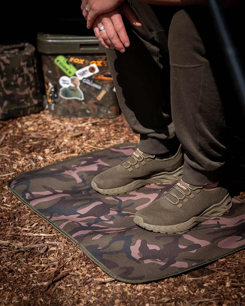 Covoraș pentru cort Fox Camolite Bivvy Mat XL, 100cm x 62cm