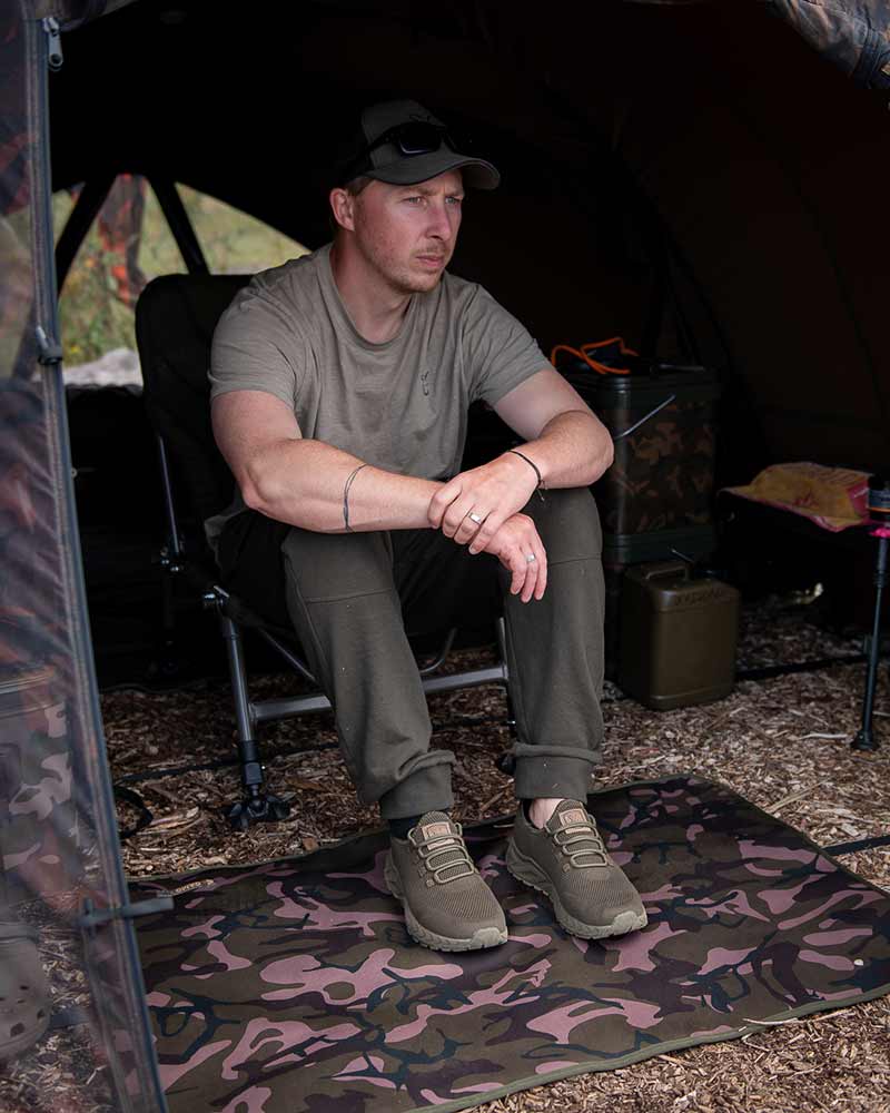Covoraș pentru cort Fox Camolite Bivvy Mat XL, 100cm x 62cm