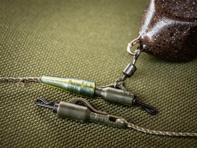 Clips plumb pierdut cu vârtej si agrafă rapidă Select Baits OneBody Lead Clip with Quick Change Swivel, Weed Green, 5buc/plic