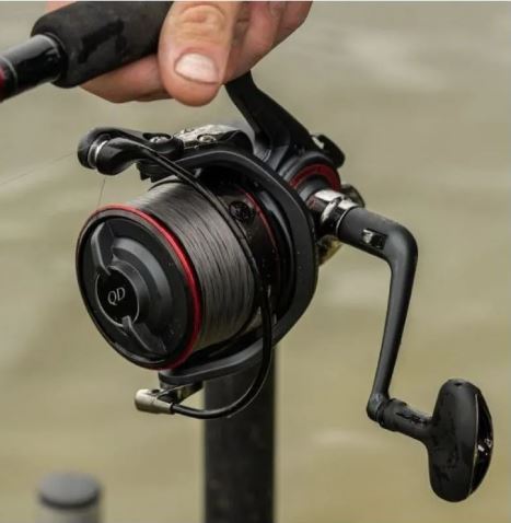Mulinetă Daiwa Tournament Feeder 4500 25QD