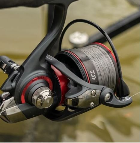 Mulinetă Daiwa Tournament Feeder 4500 25QD
